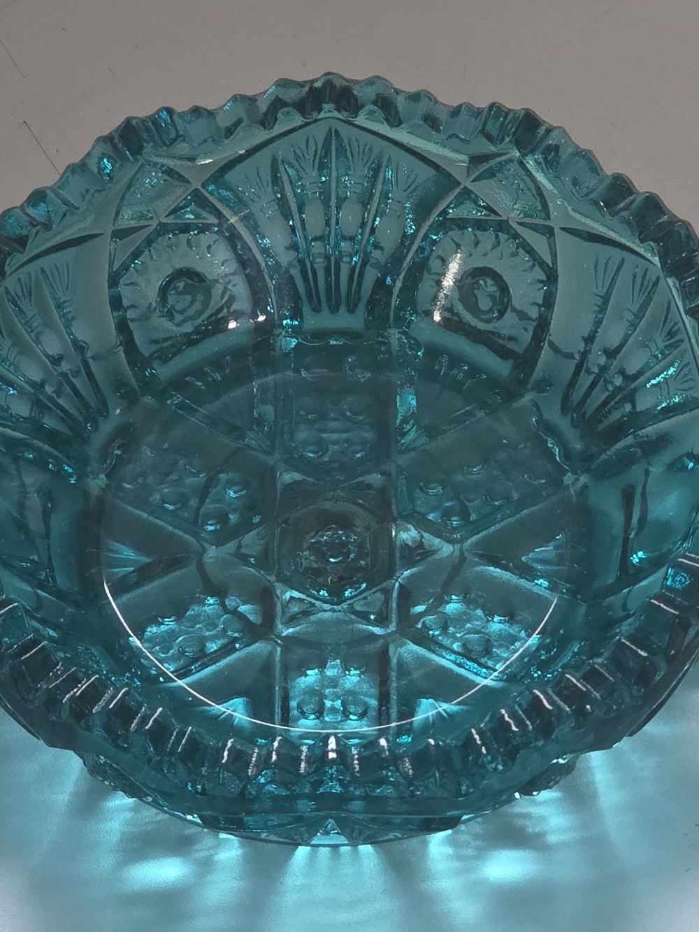 L.E Smith Teal Cut Glass Decorative 2 Handled Dish - Home Art - Picture 3 of 4